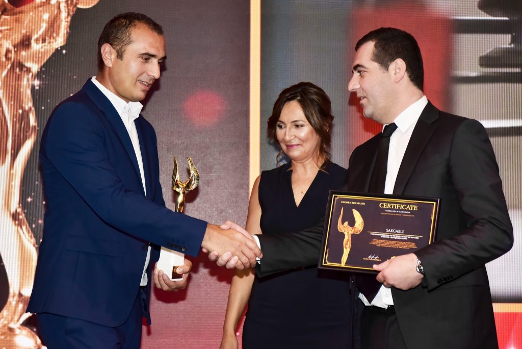 ოქროს ბრენდმა საქკაბელის ჯილდო კომპანიის აღმასრულებელ დირექტორს გადასცა